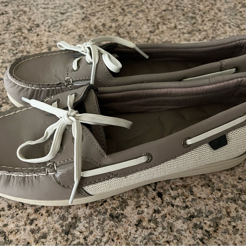 Sperry Topsiders Taupe Deck shoes with Moccasin-Style Design